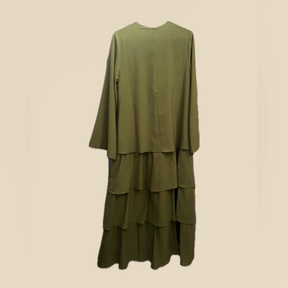 Veiled Collection raneem tiered ruffle maxi dress in cypress green - Picture 3 of 9